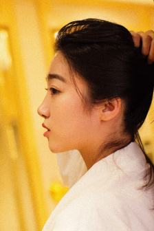 宝妈半夜吸奶被丈夫羞辱